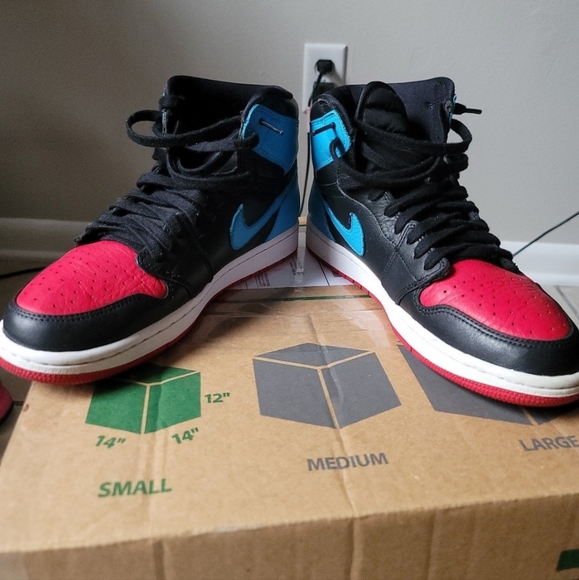 Air Jordan 1s - Picture 3 of 8
